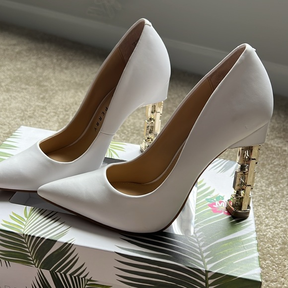 Never worn KATY PERRY shoe size 7 don’t have original box - Picture 2 of 4